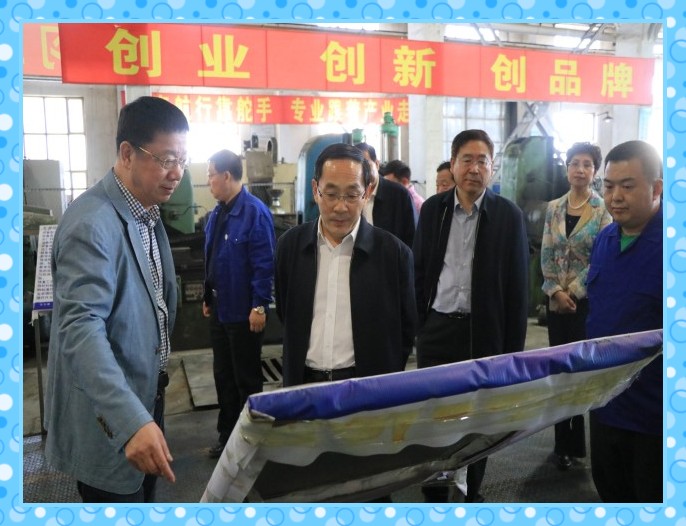 1548643584912833.jpg conew_5月11日,全国总工会副主席、书记处书记尹德明一行5人到学院调研工会工作。.jpg