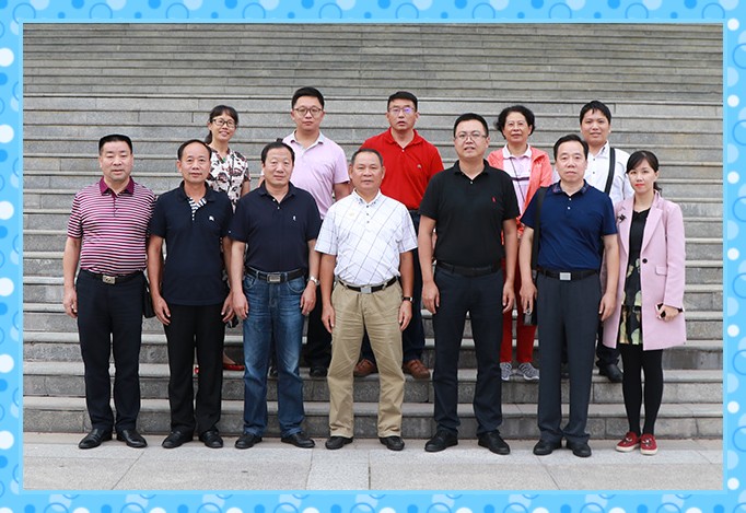 1548643925196354.jpg conew_8月6日,中国职业技术教育学会副会长、广东省职业技术教育学会会长、广东省教育厅原副厅长李小鲁一行10人,前来学院进行考察交流。.jpg